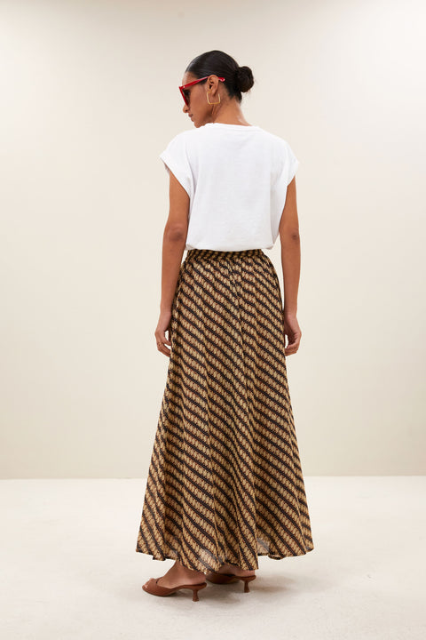 By Bar - Tobi flame logo top - 003 Bright white